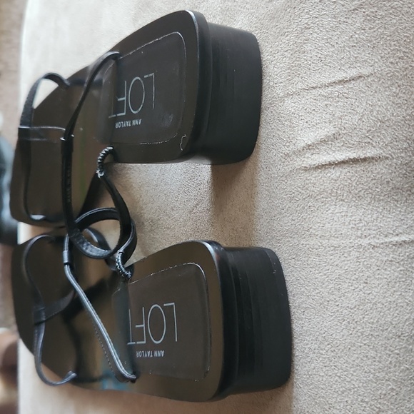 Ann Taylor Loft  open toes Black Short heel Sandals SZ 6.5M - Picture 4 of 4